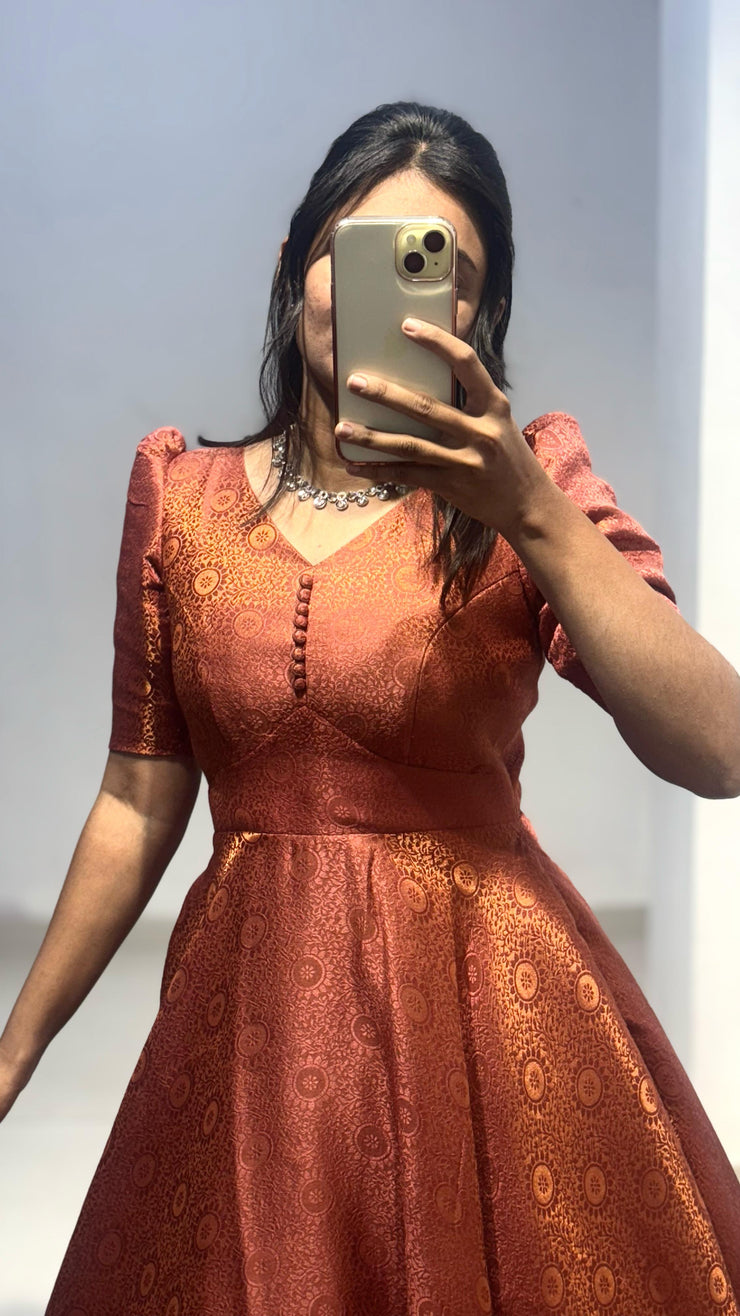 Fall in love with this stunning shaded top,
